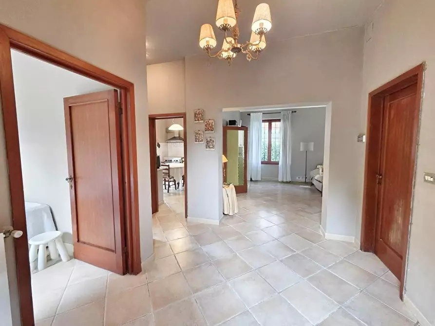 Immagine 4 di Villa in vendita  a Massa