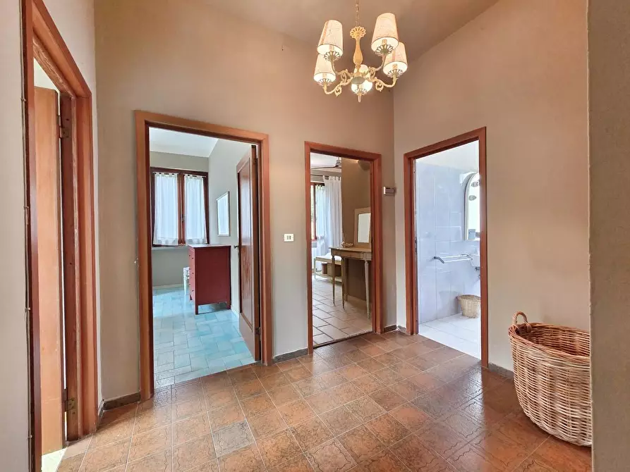Immagine 20 di Villa in vendita  a Massa
