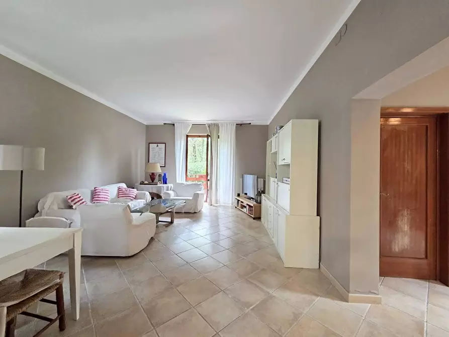 Immagine 6 di Villa in vendita  a Massa