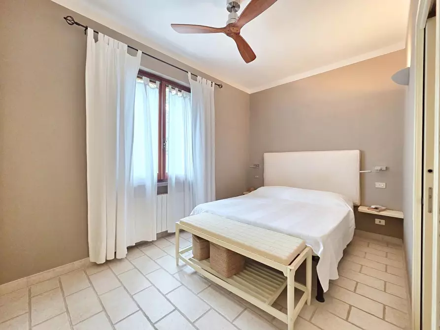 Immagine 25 di Villa in vendita  a Massa