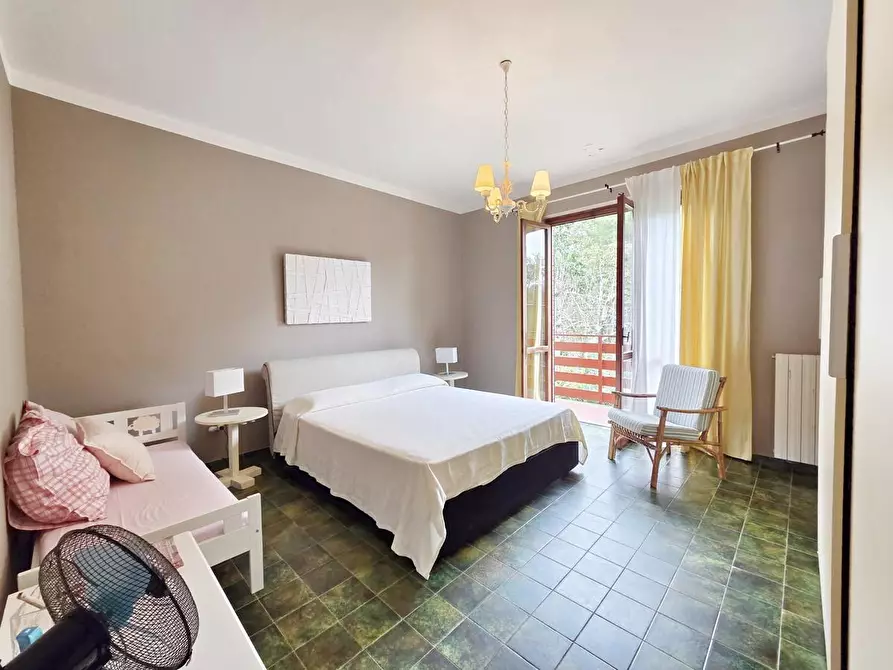 Immagine 32 di Villa in vendita  a Massa