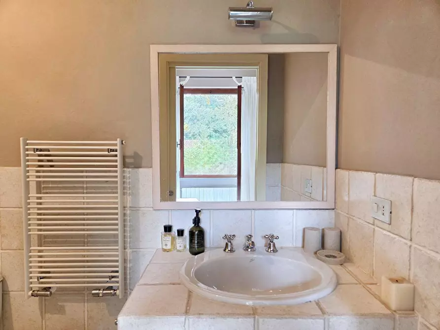 Immagine 27 di Villa in vendita  a Massa