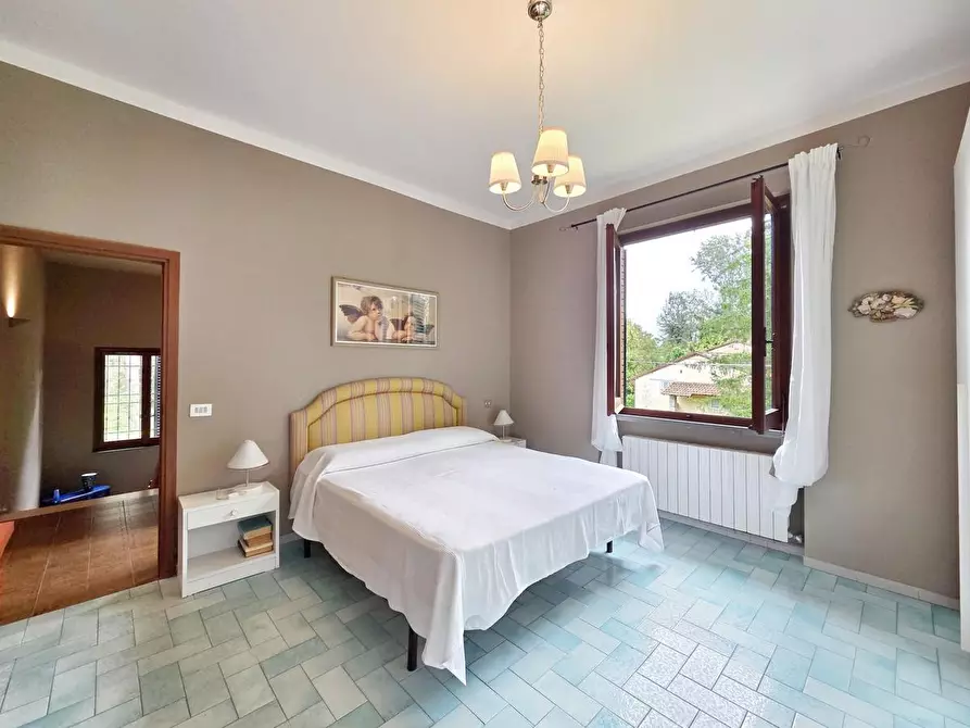 Immagine 24 di Villa in vendita  a Massa