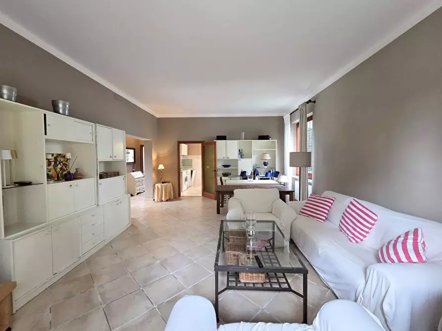 Immagine 7 di Villa in vendita  a Massa