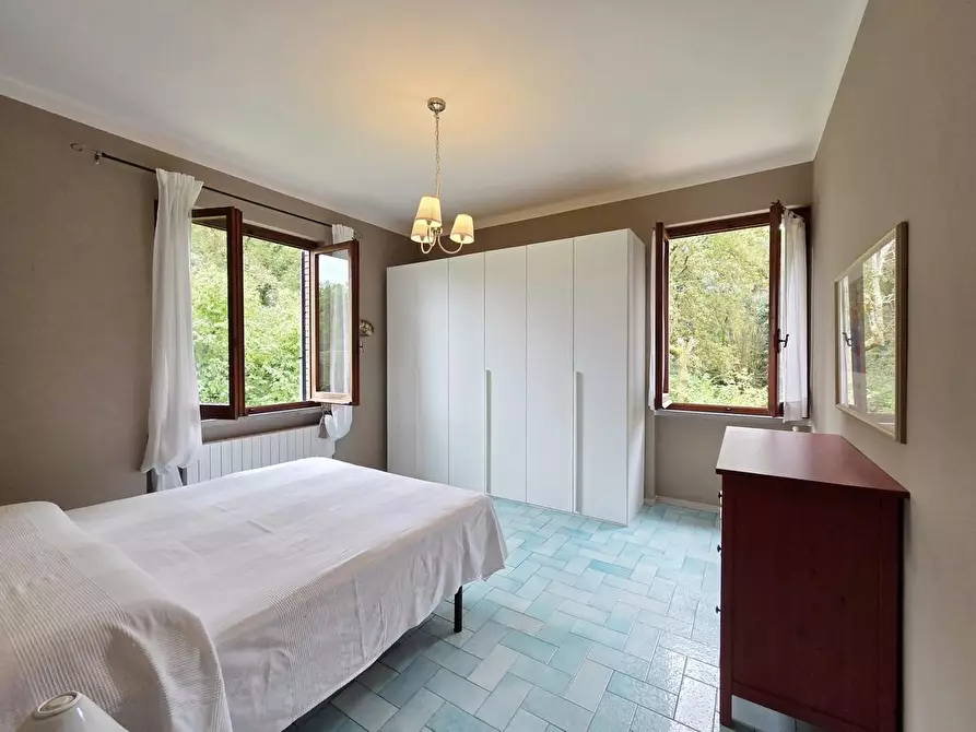 Immagine 23 di Villa in vendita  a Massa