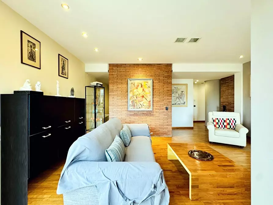 Immagine 9 di Appartamento in affitto  a Viareggio