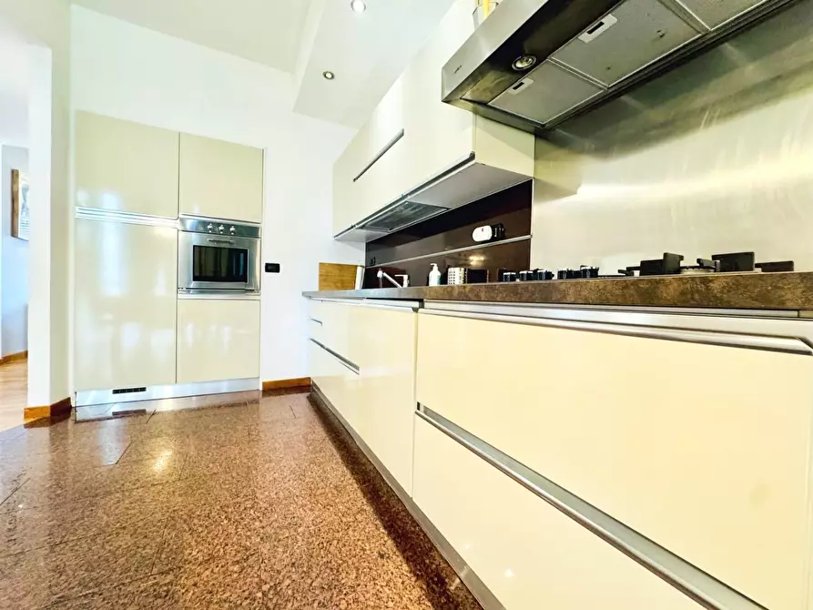 Immagine 19 di Appartamento in affitto  a Viareggio