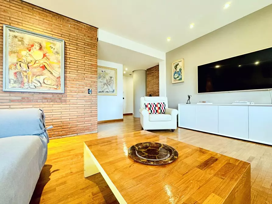 Immagine 11 di Appartamento in affitto  a Viareggio