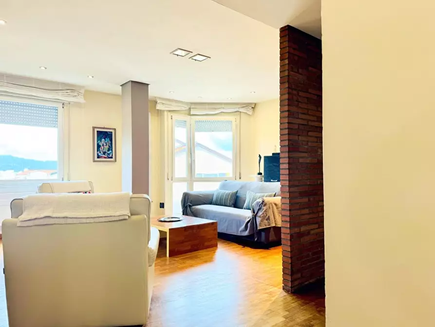 Immagine 53 di Appartamento in affitto  a Viareggio