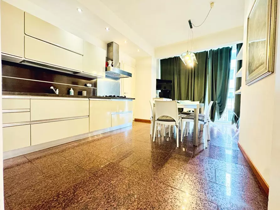 Immagine 14 di Appartamento in affitto  a Viareggio