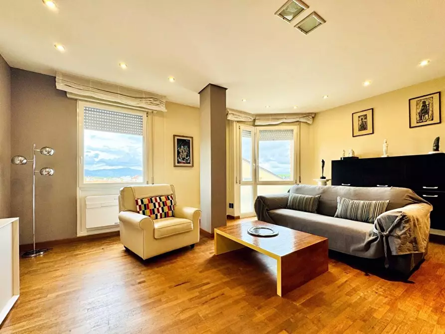 Immagine 1 di Appartamento in affitto  a Viareggio