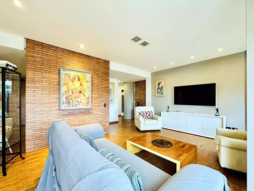 Immagine 10 di Appartamento in affitto  a Viareggio