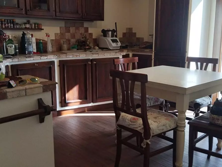 Immagine 1 di Villa in vendita  a Cascina