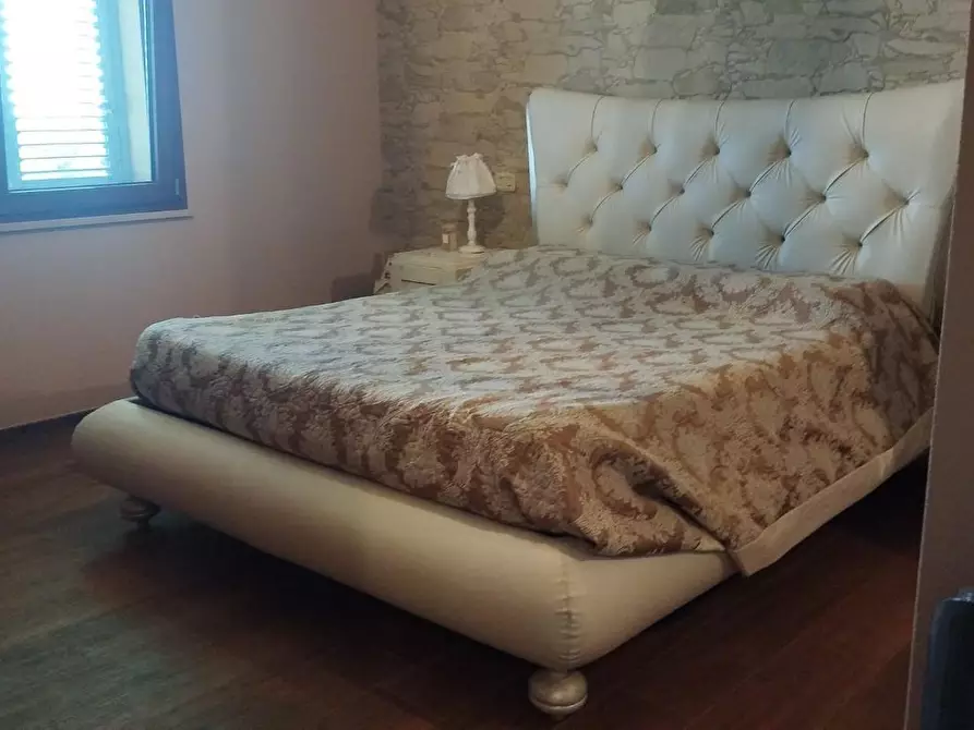 Immagine 17 di Villa in vendita  a Cascina