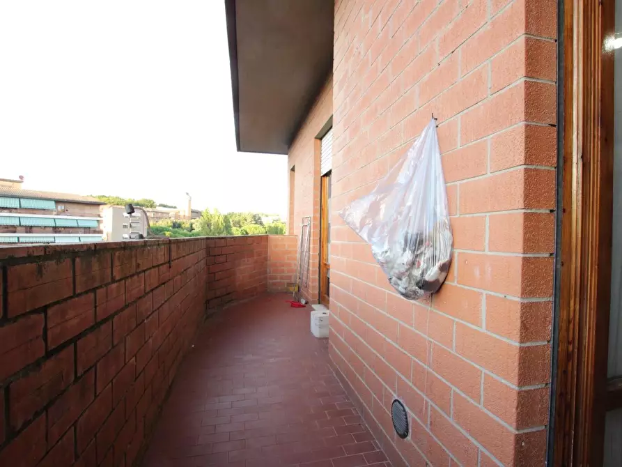 Immagine 5 di Appartamento in vendita  a Siena