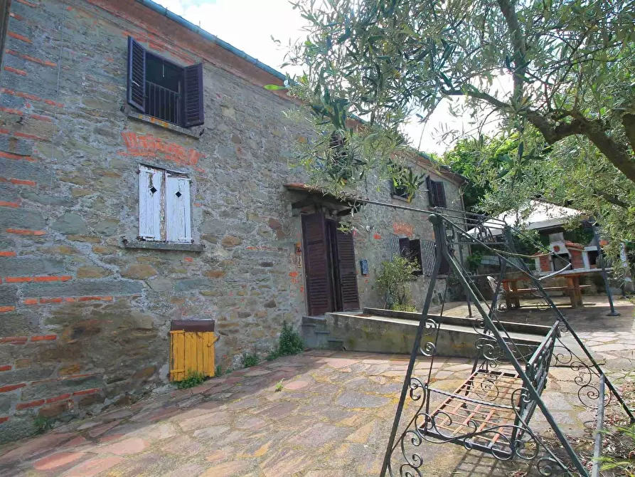 Immagine 2 di Casa colonica in vendita  a Larciano