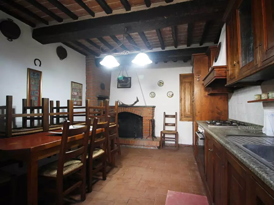 Immagine 6 di Casa colonica in vendita  a Larciano