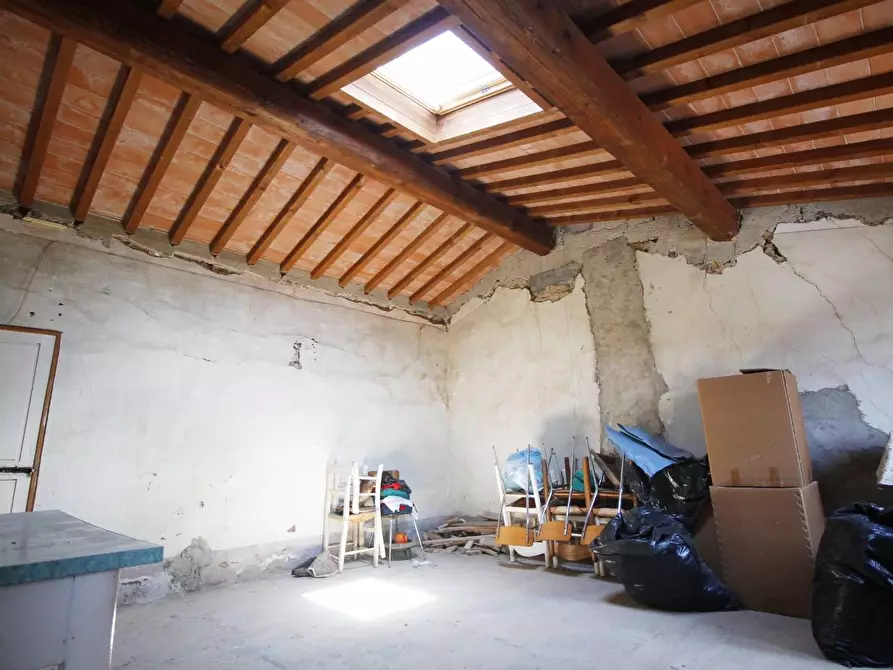 Immagine 10 di Casa colonica in vendita  a Vinci