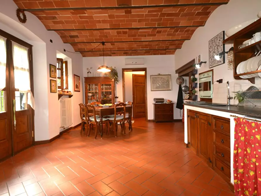 Immagine 6 di Rustico / casale in vendita  a Lucca