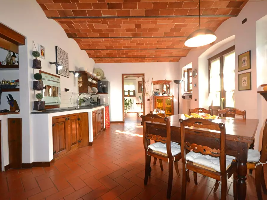 Immagine 8 di Rustico / casale in vendita  a Lucca
