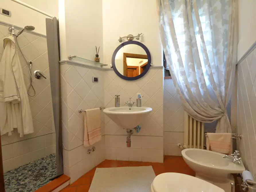 Immagine 11 di Rustico / casale in vendita  a Lucca