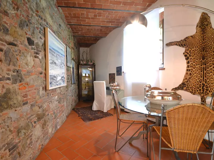 Immagine 10 di Rustico / casale in vendita  a Lucca