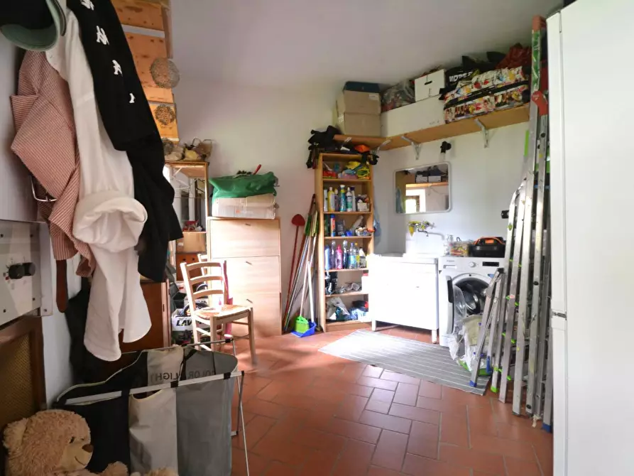 Immagine 9 di Rustico / casale in vendita  a Lucca