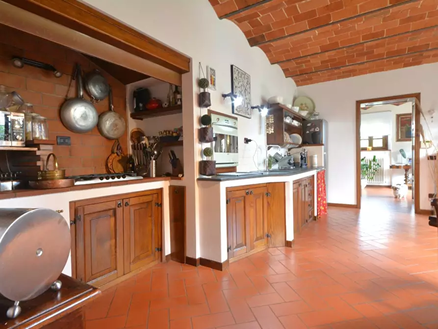 Immagine 7 di Rustico / casale in vendita  a Lucca