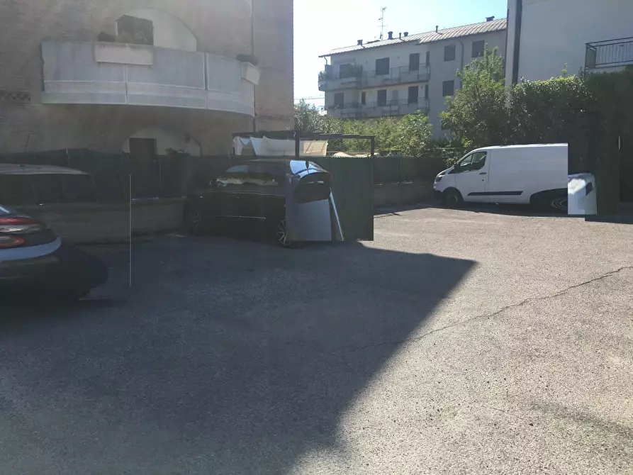 Immagine 1 di Garage in vendita  a Giussano