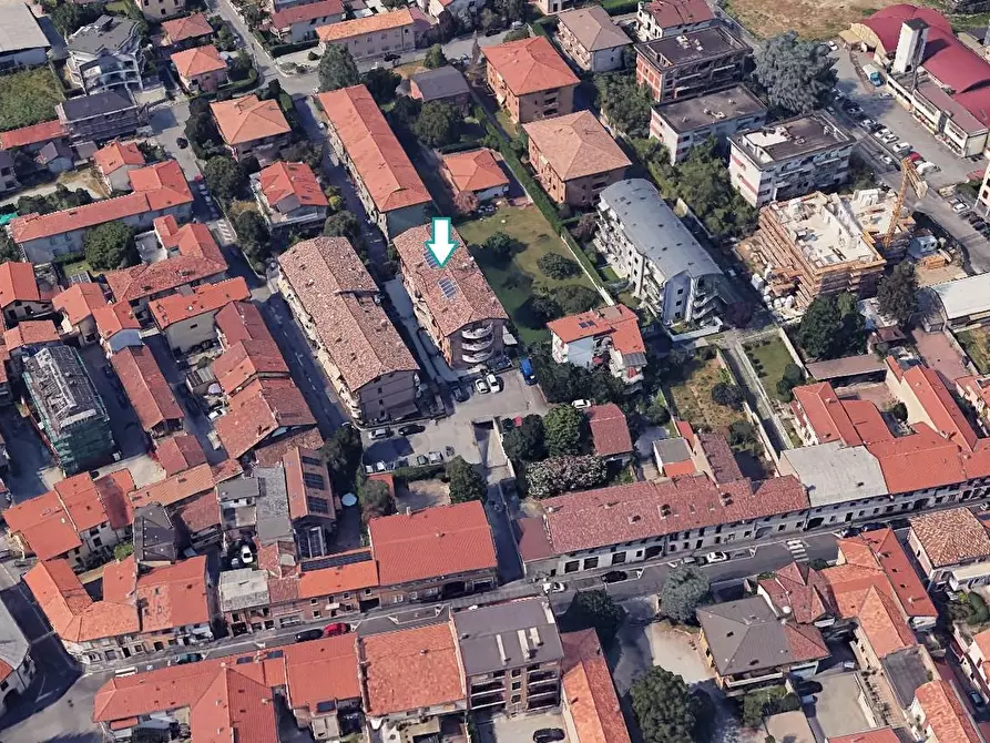 Immagine 2 di Garage in vendita  a Giussano