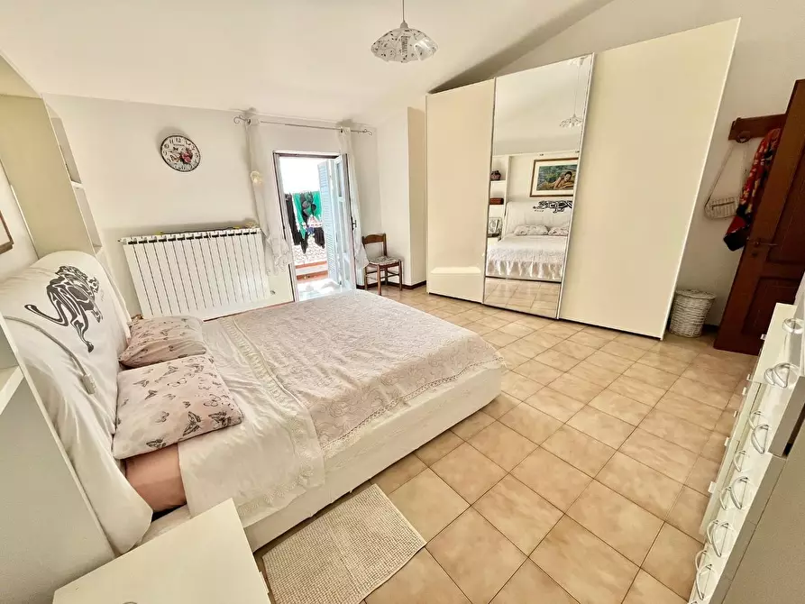 Immagine 12 di Terratetto in vendita  a Massa