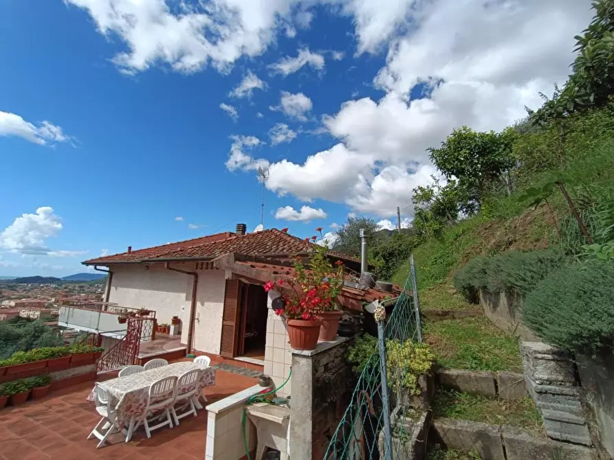 Immagine 2 di Casa bifamiliare in vendita  a Massa