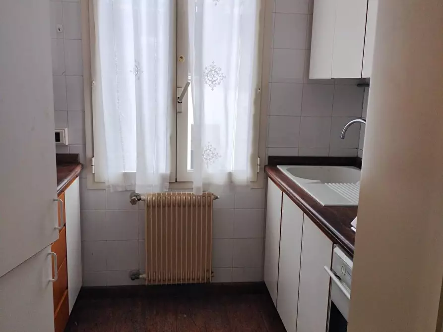 Immagine 7 di Appartamento in vendita  a Reggio Nell'emilia