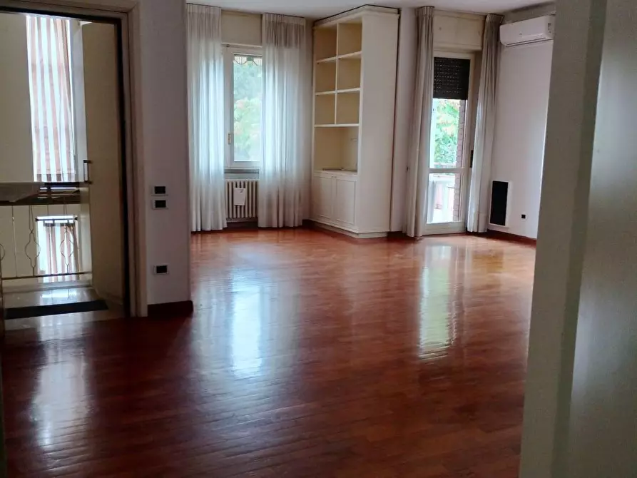 Immagine 11 di Appartamento in vendita  a Reggio Nell'emilia