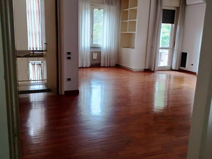 Immagine 4 di Appartamento in vendita  a Reggio Nell'emilia