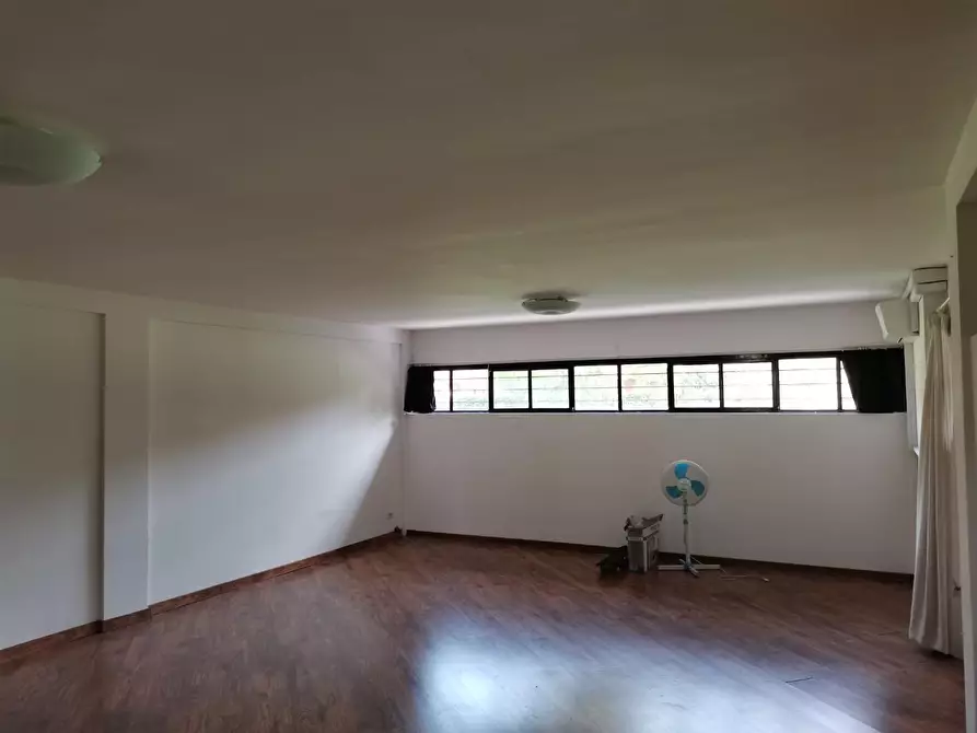 Immagine 2 di Locale commerciale in affitto  a Poggibonsi