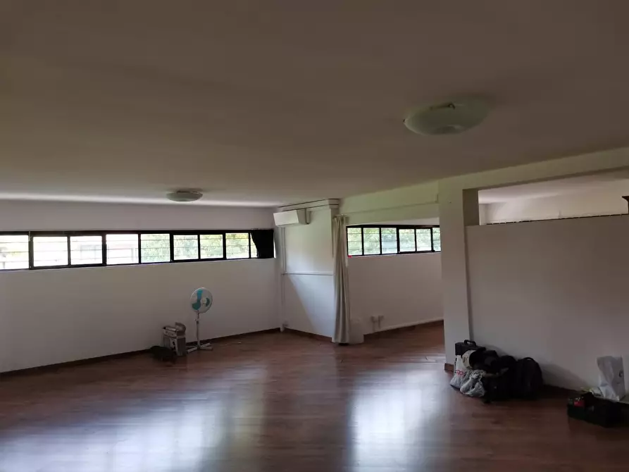 Immagine 4 di Locale commerciale in affitto  a Poggibonsi