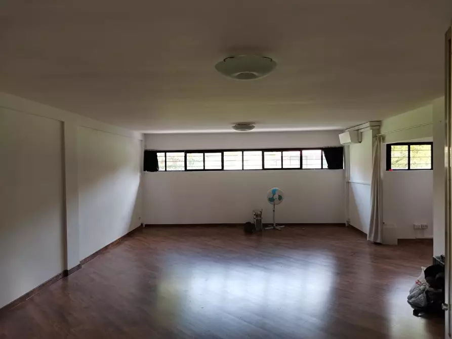 Immagine 3 di Locale commerciale in affitto  a Poggibonsi