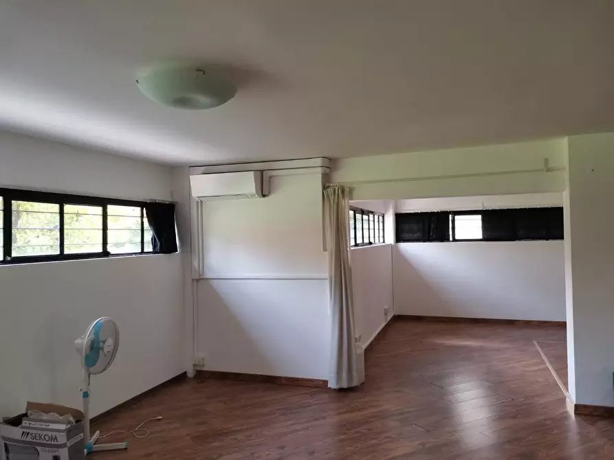 Immagine 1 di Locale commerciale in affitto  a Poggibonsi