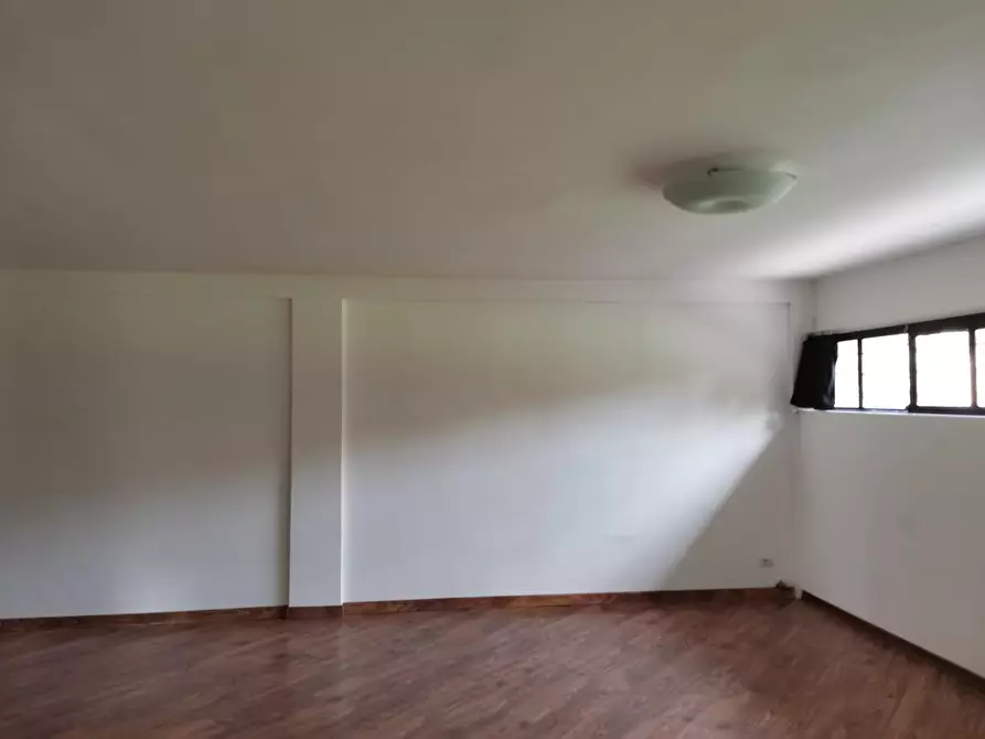 Immagine 5 di Locale commerciale in affitto  a Poggibonsi