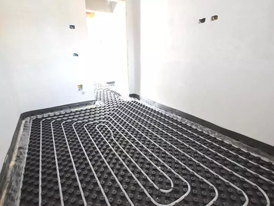 Immagine 10 di Appartamento in vendita  a Capannori