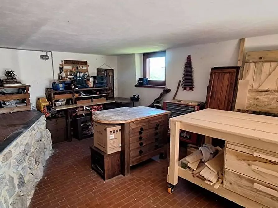 Immagine 37 di Casa colonica in vendita  a Pescaglia