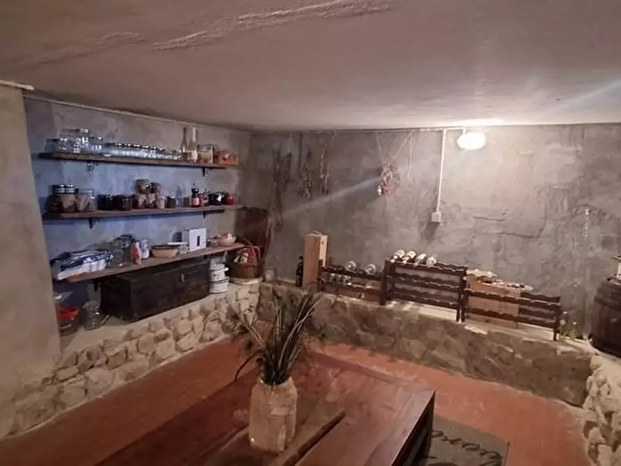 Immagine 35 di Casa colonica in vendita  a Pescaglia