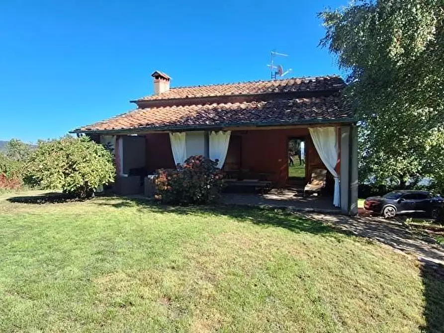 Immagine 2 di Casa colonica in vendita  a Pescaglia