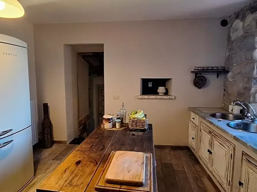 Immagine 15 di Casa colonica in vendita  a Pescaglia