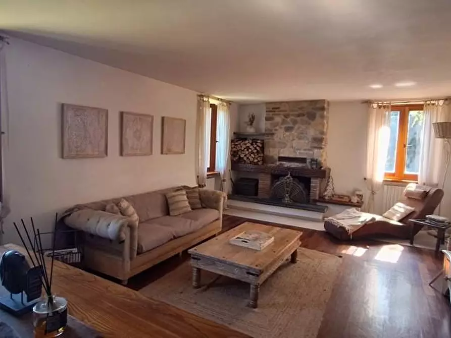 Immagine 20 di Casa colonica in vendita  a Pescaglia