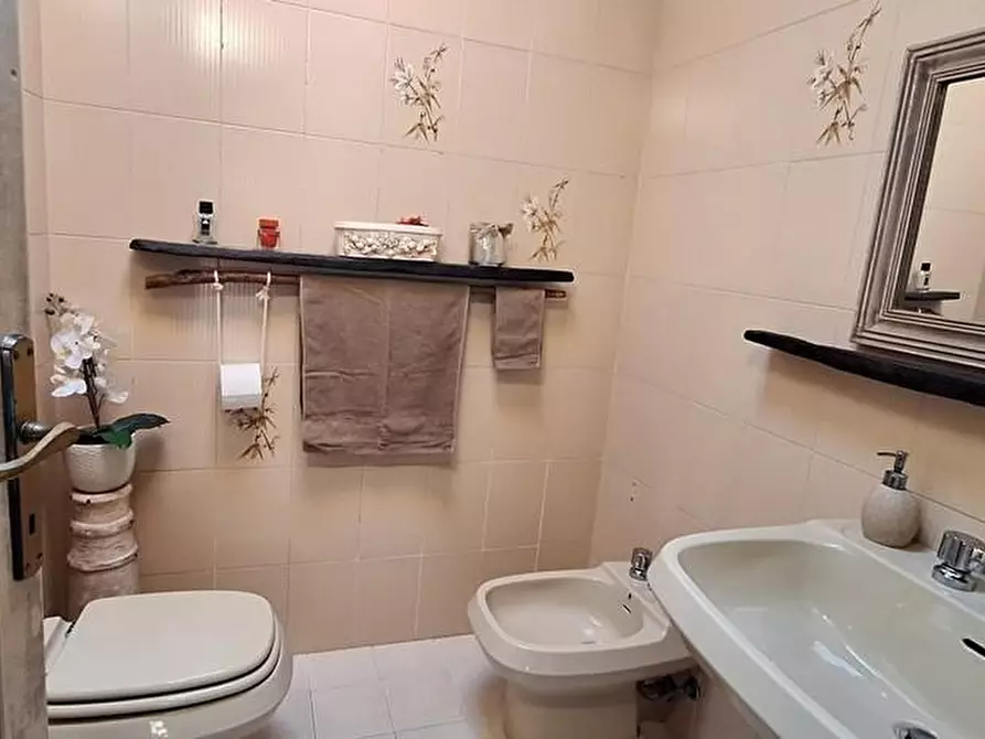 Immagine 27 di Casa colonica in vendita  a Pescaglia