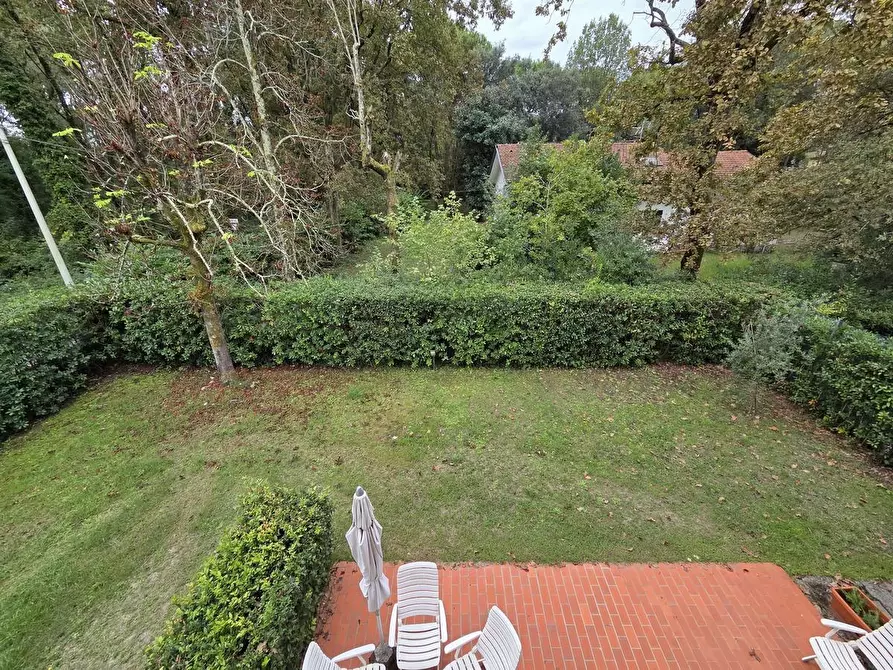 Immagine 43 di Villa in vendita  a Massa