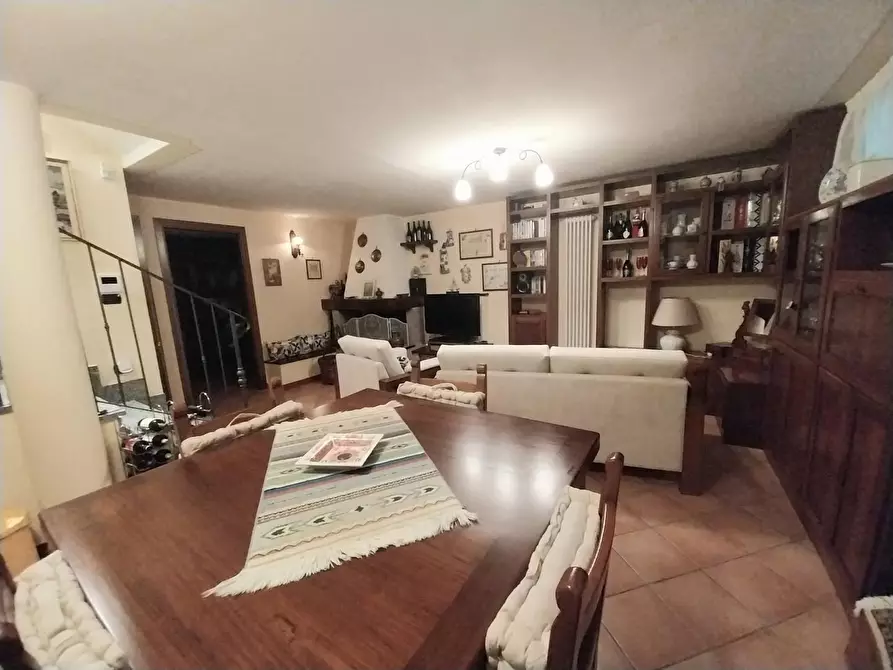 Immagine 37 di Villa in vendita  a Calci