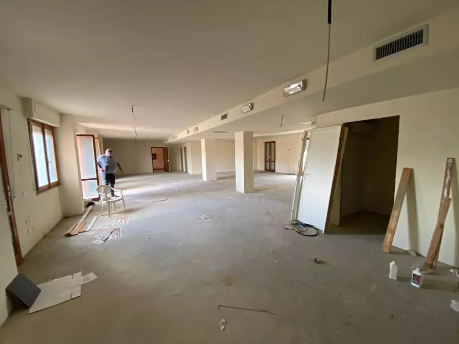 Immagine 24 di Ufficio in vendita  a Pontedera